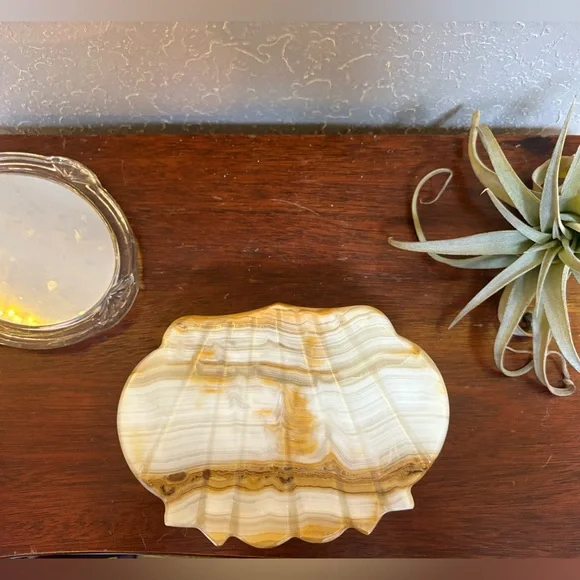 Vintage Onyx Seashell Keepsake Box - Picture 7 of 9
